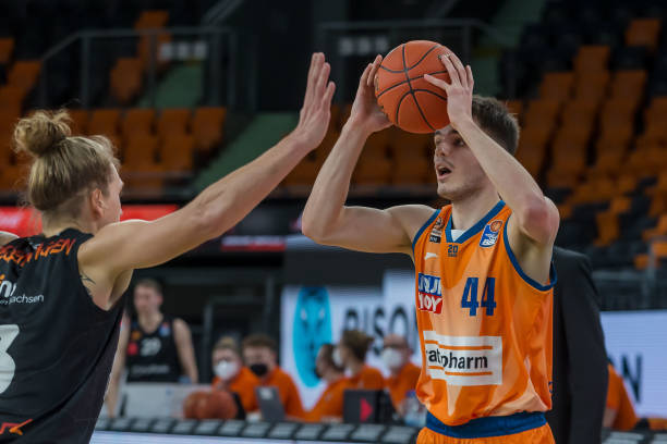 而在英国锦 而在英国锦