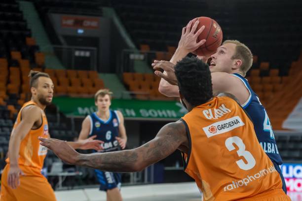 距如此大 距如此大