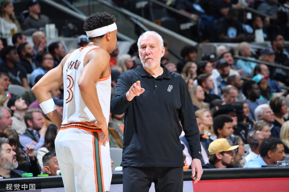 周琦缺阵 周琦缺阵