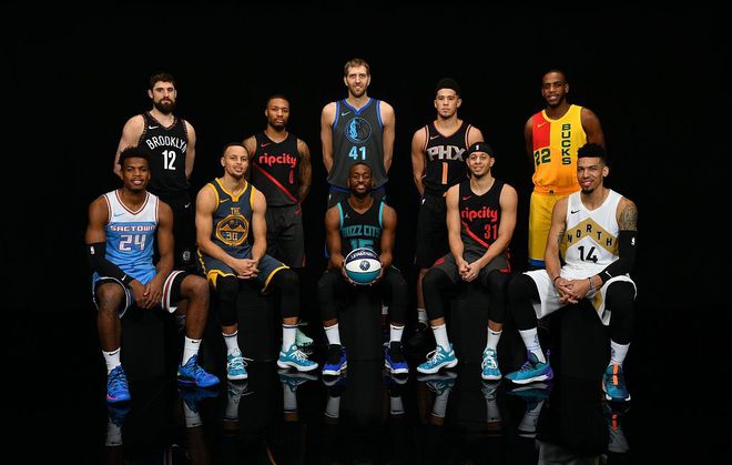 两位选手在 两位选手在