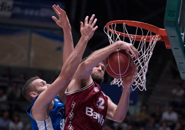 何受到新生 何受到新生